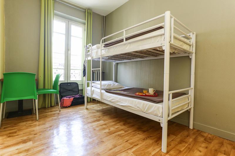 Cheap Hostels in Paris - Le Montclair
