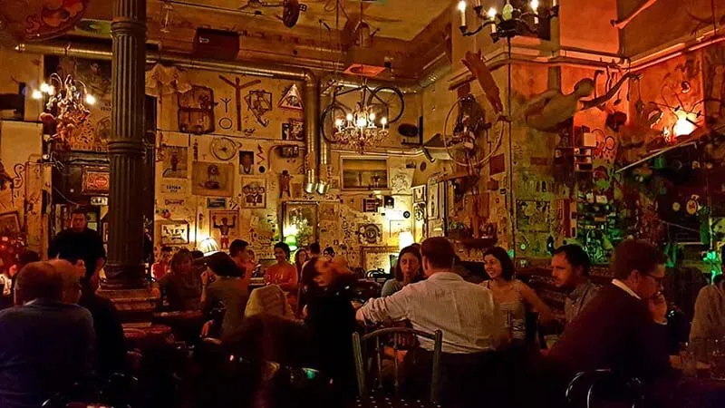 Ruin Bars Budapest - Csendes Vintage Bar and Cafe