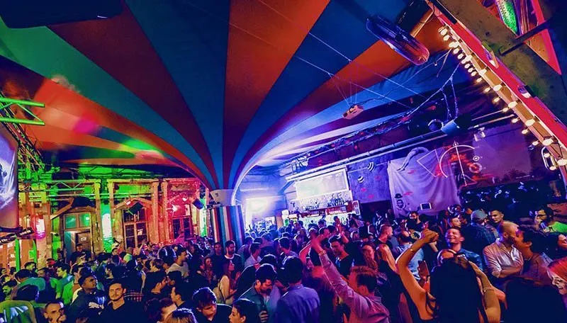Ruin Bars Budapest - Fogas Haz