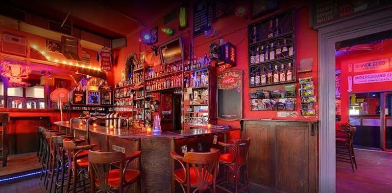 Best Bars in Prague - cheapeau rouge prague
