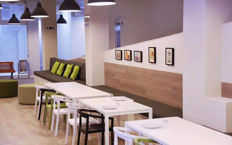 Cheap Hostels in Barcelona - Hola Hostel Eixample