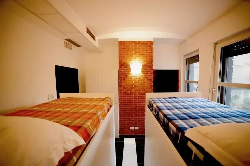 Milan Hostels - New Generation Hostel Milan Center Dorm Room