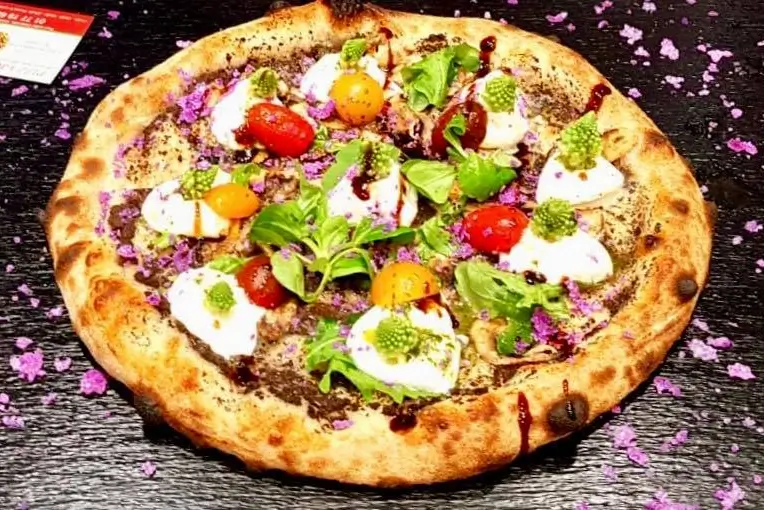 Cheap Eats in Paris - Pizza Julia Paris
