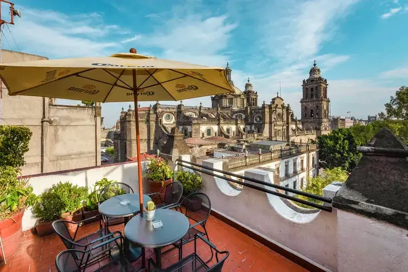 Mexico City Hostels - Hostel Mundo Joven Catedra Rooftop Terrace