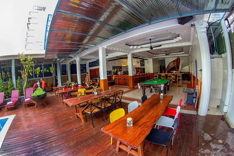 Best Hostels in Phnom Penh - Poolside Villa Restaurant