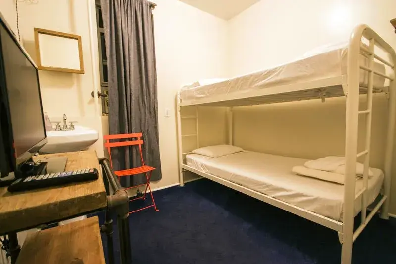 Best Hostels in New York - American Dream Hostel Twin Room