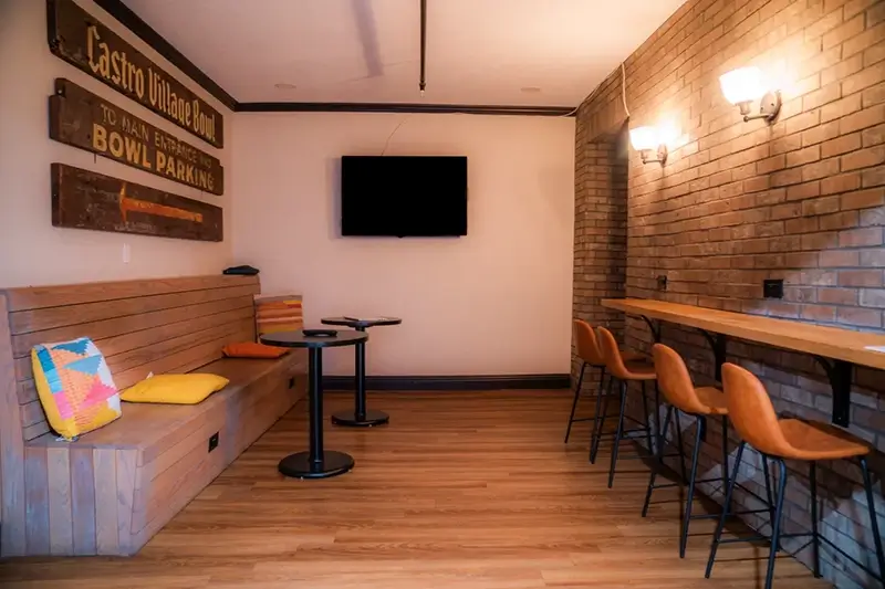San Francisco Hostels - Amsterdam Hostel Common Area