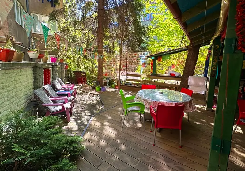 Best Hostels in Sarajevo - Balkan Han Hostel Garden Terrace