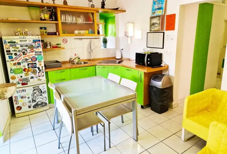 Split Hostels - CroParadise Green Hostel Kitchen