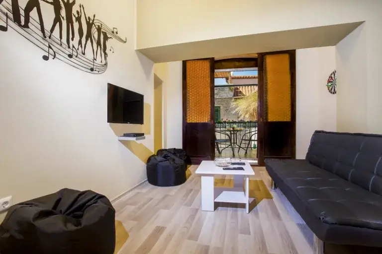Split Hostels - Downtown Hostel Common Area