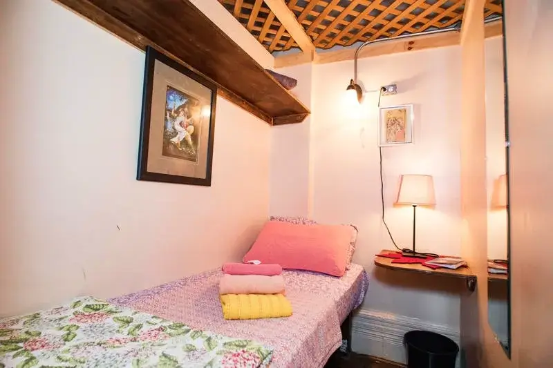New York Hostels - Interfaith Retreats Private Room