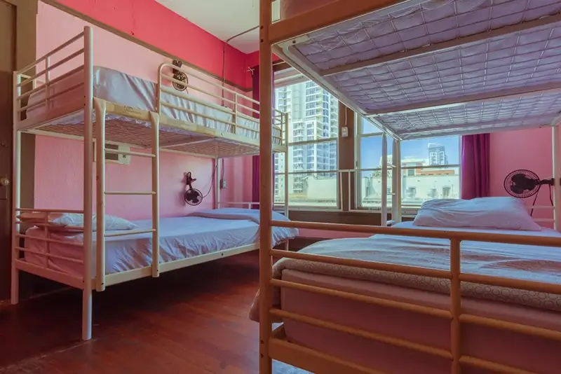 San Diego Hostels - Lucky Ds Dorm Room