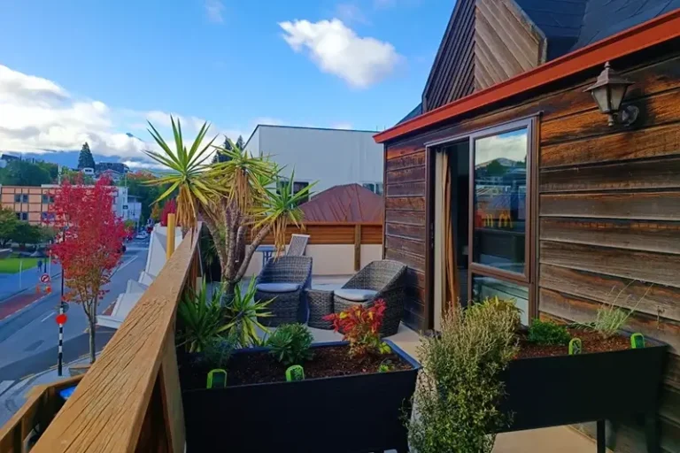 Best Hostels in Queenstown New Zealand