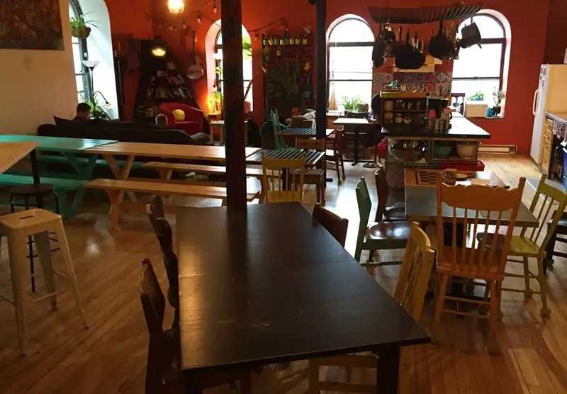 Montreal Hostels - The Alternative Hostel of Old Montreal Common Area