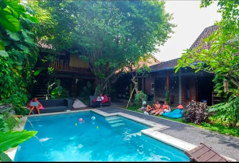 Best Hostels in Kuta - da'HOuSeTEL Pool Area