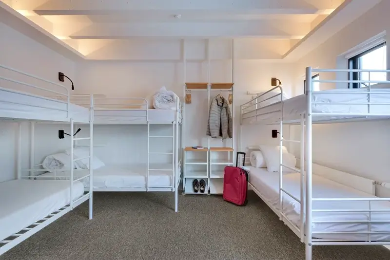 Reykjavik Hostels - Laekur Hostel Dorm Room