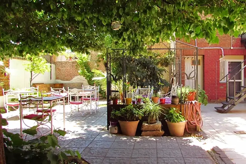 Best Hostels in Mendoza - Mora International Hostel Outdoor Terrace