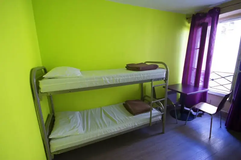 Paris Hostels - Aloha Eiffel Tower Dorm Room