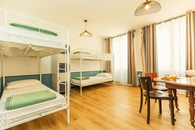 Paris Hostels - Young & Happy Latin Quarter Dorm Room