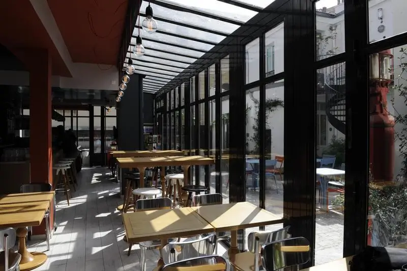 Best Hostels in Paris - The 3 Ducks Eiffel Tower Restaurant