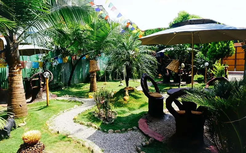 Kathmandu Hostels - Elbrus Home Garden
