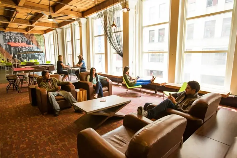 Best Hostels in Chicago - HI Chicago Common Area