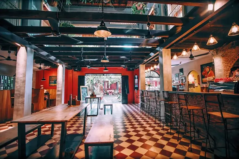 Best Hostels in Kampot - Monkey Republic Restaurant