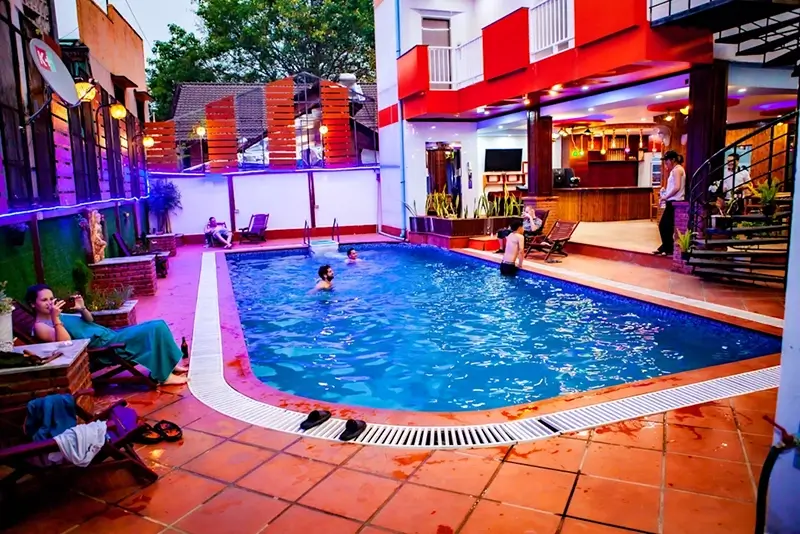 Vientiane Hostels - Nana Vientiane Hostel Pool Area