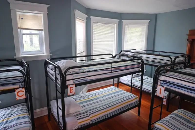 Chicago Hostels - Wrigley Hostel Dorm Room