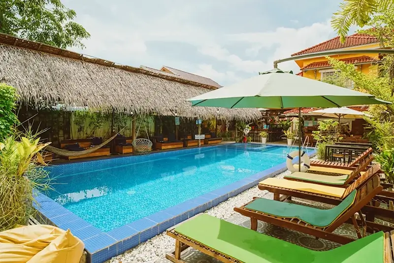 Kampot Hostels - Yellow Star Kampot Pool Area