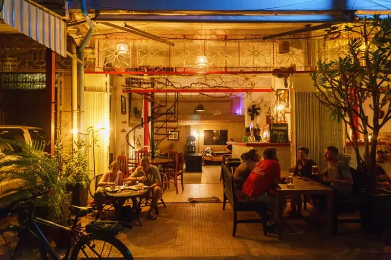 Best Hostels in Battambang - Pomme Hostel Restaurant and Bar