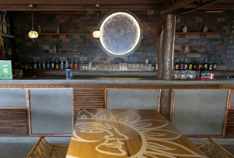 Best Hostels in Siquijor - Mad Monkey Siquijor Bar