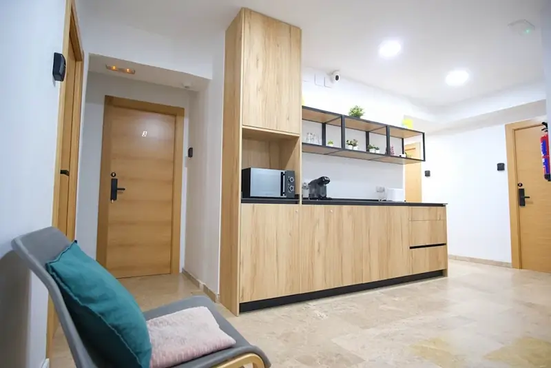 Alicante Hostels - Urban Rooms Alicante Kitchen
