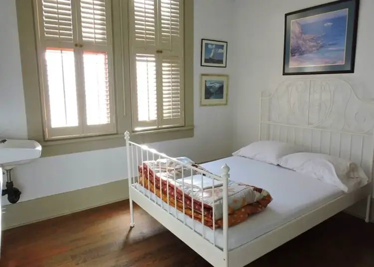 Best Hostels in Vancouver - St Clair Hotel Hostel Double Room