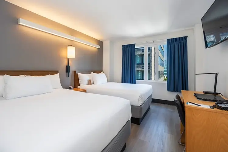 Best Hostels in Vancouver - YWCA Hotel Private Room