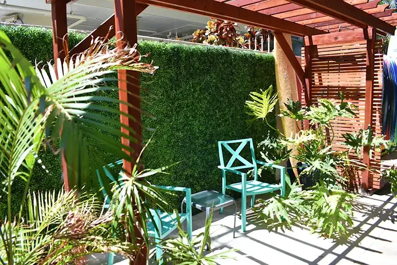 Best Hostels in Honolulu, Hawaii - Polynesian Hostel Beach Club Waikiki Outdoor Terrace