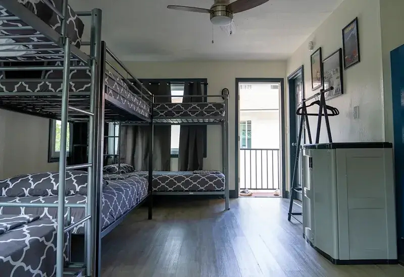 Best Hostels in Honolulu - Seaside Womens Hostel Outdoor Dorm Room