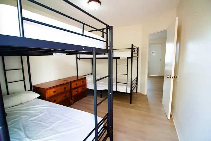 Best Hostels in Honolulu - Waikiki Beachside Hostel Dorm Room